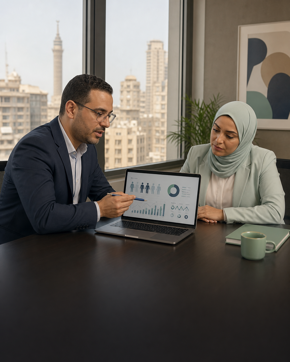 محترفون مصريون في بيئة عمل